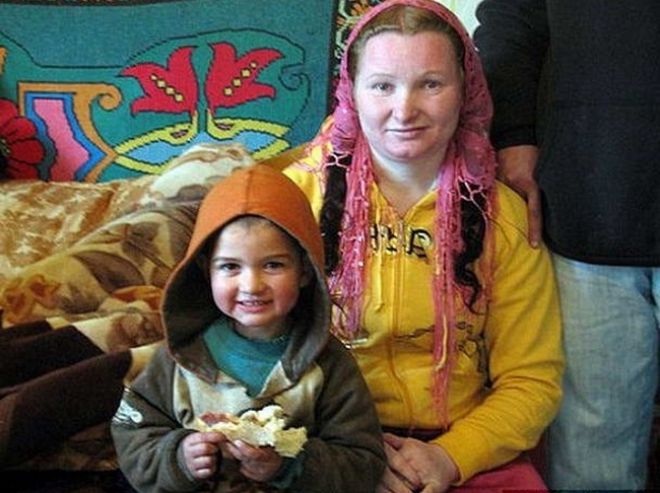 Ibu dan anak Mary dari Romania