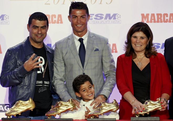 Ronaldo dengan Ibu, Anak dan Saudara