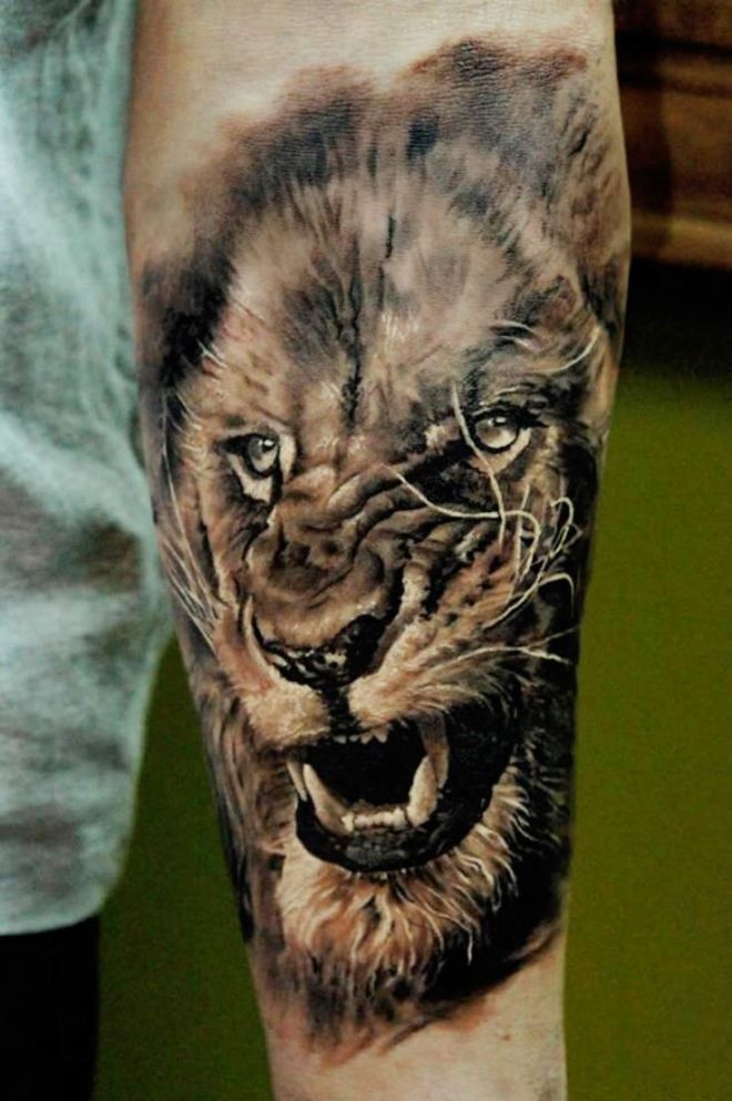 tatuiruotės liūtas
