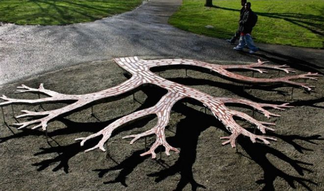 Скамейка в форме ветвей дерева в Сиэтле