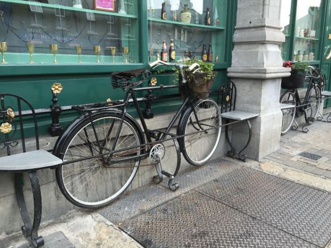 И вот такая привлекающая внимание скамейка-велосипед украшает город Дублин (Ирландия)
