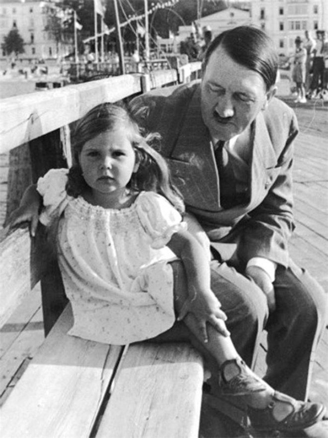 Дети с фюрером