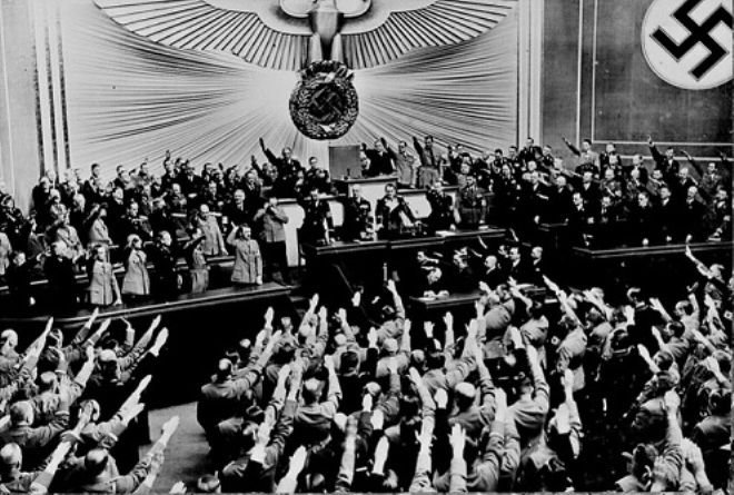 Reichstagas, buvo priimtas sprendimas dėl taikos Austrijos aneksijos