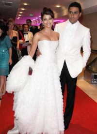 Pada tahun 2007, Aishwarya Rai dan Abhishek Bachchan berkahwin