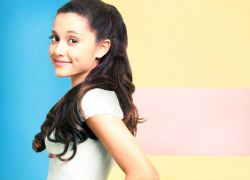 Ariana Grande tanpa solek