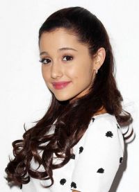 Ariana Grande tanpa solekan 4