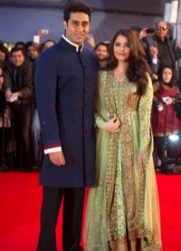 Aishwarya Rai dengan suaminya Abhishek Bachchan