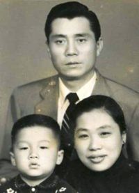 piccola Jackie Chan con i genitori