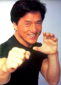 Jackie Chan mempunyai perintah seni mempertahankan diri yang baik