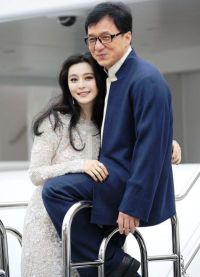 Jackie Chan gembira dalam perkahwinan