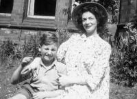 John Lennon ir jo motina Julia Stanley