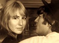 John'as Lennonas ir jo pirmoji žmona Cynthia Powell