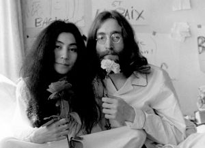 John Lennon ir Yoko Ohno pokalbio metu