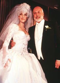 Celine Dion in un abito da sposa