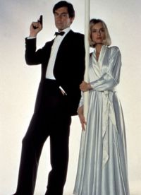Timothy Dalton sebagai James Bond
