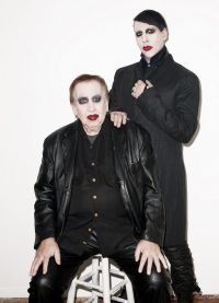 Marilyn Manson menyusun pukulan gambar keterlaluan dengan ayahnya