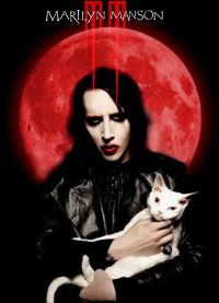 Marilyn Manson dengan kucingnya Lily
