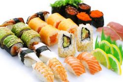 Apakah perbezaan antara sushi dan roll