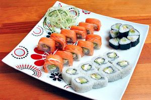 apa perbezaan antara sushi dan roll