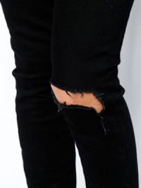 Seluar jeans hitam dengan lubang pada lutut3