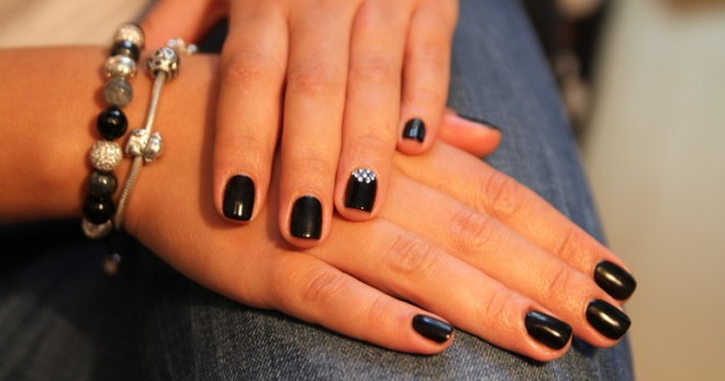 Reka bentuk kuku hitam - idea terbaik dan penyelesaian yang bergaya untuk manicure dalam warna hitam