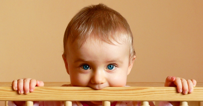 Apakah yang patut dilakukan oleh seorang kanak-kanak dalam tempoh 11 bulan dan bagaimana untuk membangunkan bayi?