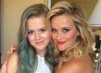 Reese Witherspoon con Ava maturato