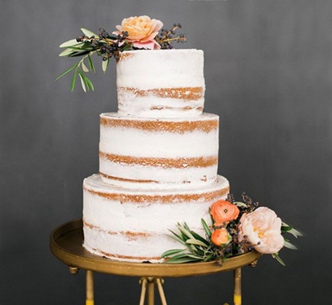 Girtas vestuvių tortas - nuotrauka