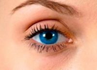 青い目で茶色のレンズを見る方法9