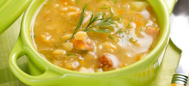 Sup kacang dengan rusuk babi