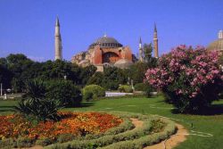 Kuil Hagia Sophia di Constantinople