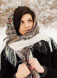 как красиво повязать платок на голову зимой6