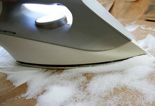 come pulire il ferro con il sale