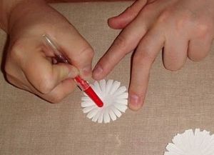 bagaimana membuat kertas daisy 10