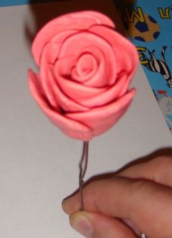 bagaimana membuat mawar dari plasticine 12