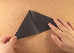 Bagaimana cara membuat kunai dari kertas 5