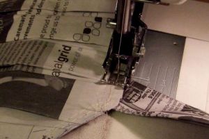 Cara membuat pakaian dari koran45