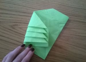 Cara melipat tuala kertas untuk melayani meja 13