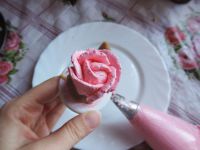 Bagaimana untuk menghias kek dengan bunga mawar 4