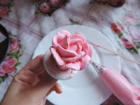 Bagaimana untuk menghias kek dengan bunga ros 5