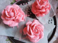 Cara menghias kek dengan bunga mawar 6