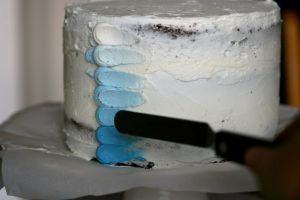 Bagaimana untuk menghiasi bahagian-bahagian dengan kek krim 2