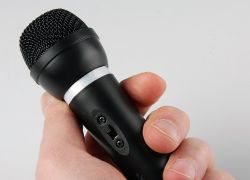 bagaimana untuk memilih mikrofon untuk karaoke