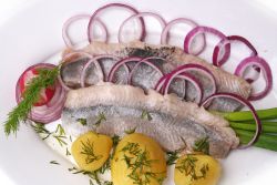 bagaimana untuk mengambil bawang untuk herring