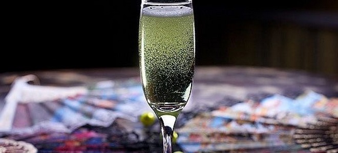 kokteilis absintinis su šampanu