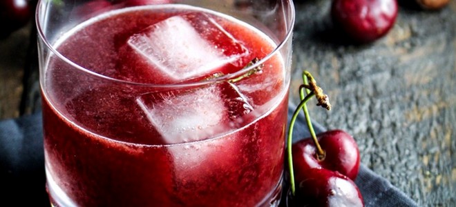 viskio kokteilis su vyšnių sultimis