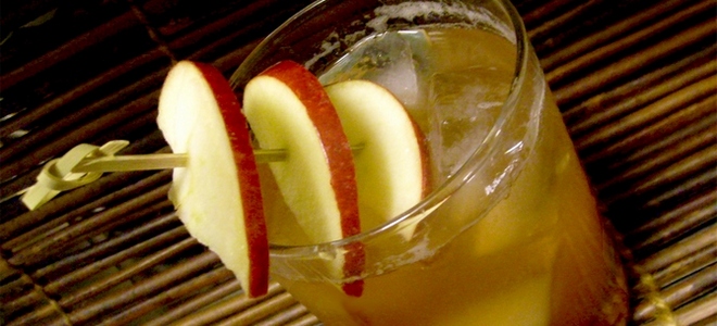 viskio kokteilis su obuolių sultimis