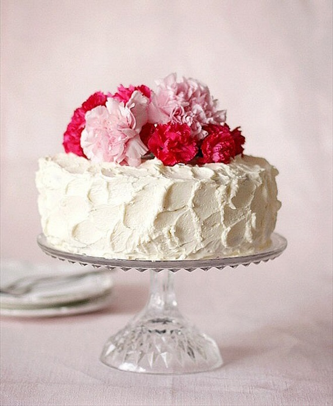 Cara menghiasi kek dengan krim mascarpone dengan indah