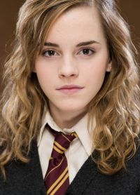 Kemasyhuran Emma membawa peranan Hermione dalam satu siri filem Harry Potter