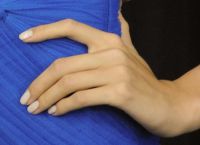 manicure per un vestito blu 8